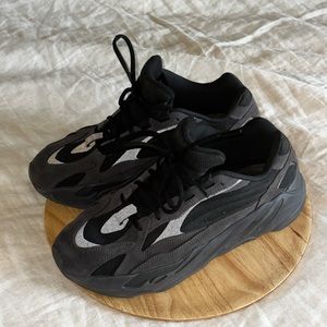 Yeezy Vanta Black Sz 11